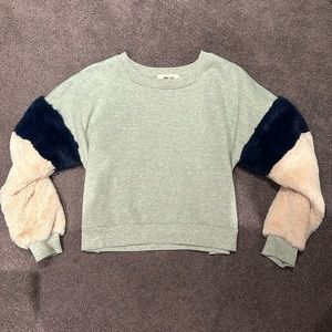 Fluffy sleeve sweater